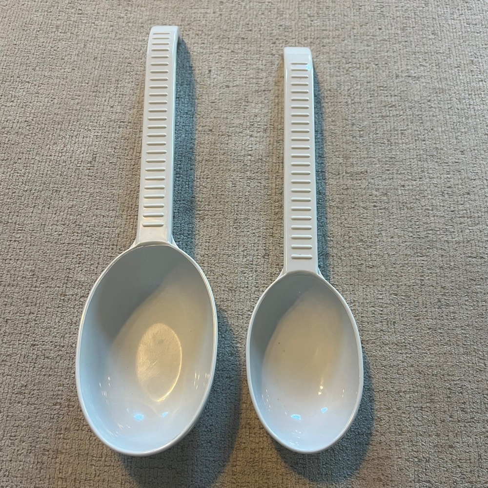 Vintage Weight Watchers Long Handle Measuring Scoops Set 1 Cup & 1/2 Cup White